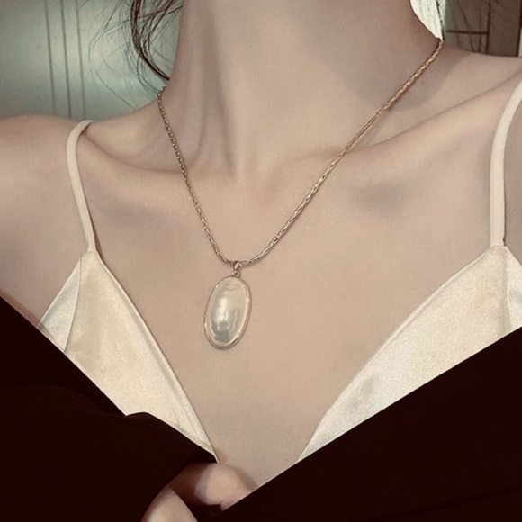 Rippled Pearl Ovoid Crease Wrinkle Ruffle Billow Furrow Wavelet Ellipse Necklace - Picture 9 of 9